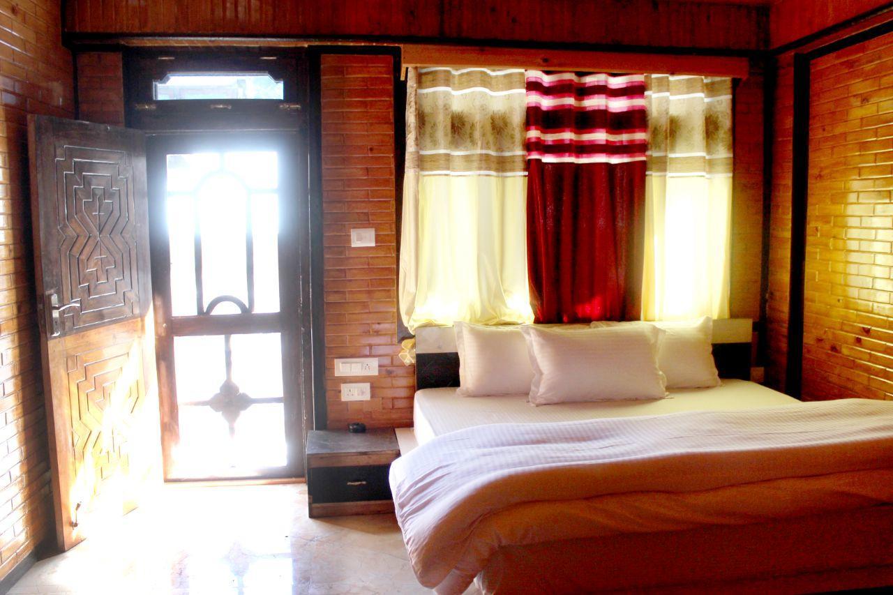 Hotel Uttarayan Sāngla Екстериор снимка